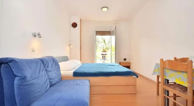 Apartments Toma-200m from beach, Book Lejlighed Hoteller i Split Region med parkering, Parkering