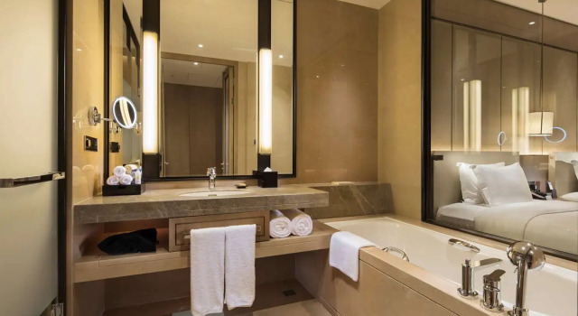Двухместный номер Deluxe с видом на залив DoubleTree By Hilton Xiamen-Haicang