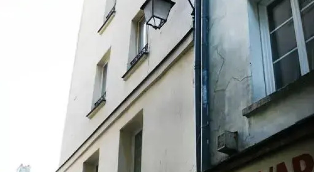 Lovely Marais Sudio with Mezzanine (94), Забронировать Отель Париж Иль-де-Франс, рядом с Станция метро Rambuteau