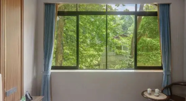 Четырёхместный семейный люкс Lushan Xihu Hotel
