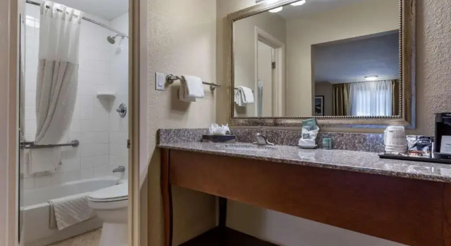 Четырёхместный номер Executive Best Western Swiss Clock Inn