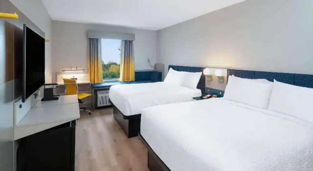 Четырёхместный номер Standard Microtel Inn & Suites by Wyndham Hot Springs