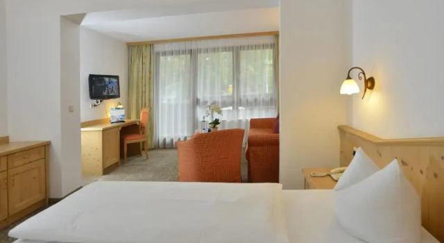 Hotel Diana, Rezerwuj Hotel Hotele w Karwendel z parkingiem, Parking