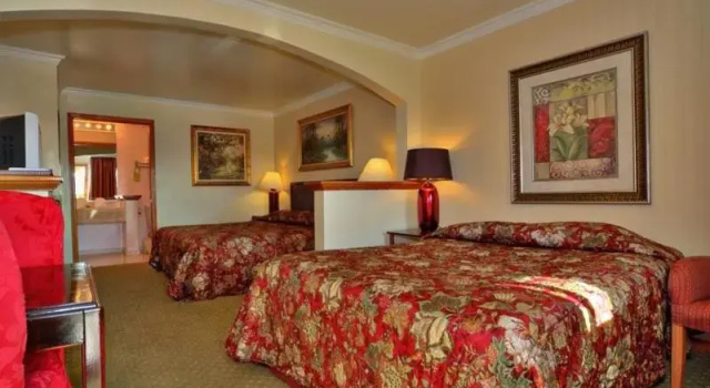 Четырёхместный номер Deluxe SureStay by Best Western Morgan Hill