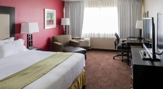 Люкс Holiday Inn Express Big Rapids by IHG