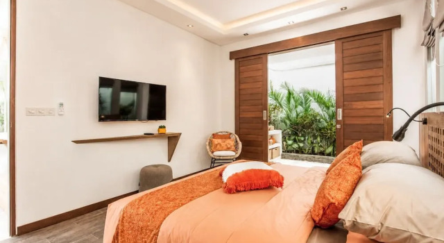 Dreamy 5BR Haven, 200m to Berawa's Blissful Beach