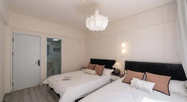 Кровать в общем номере Guisu Homestay (Nanjing East Road Bund)