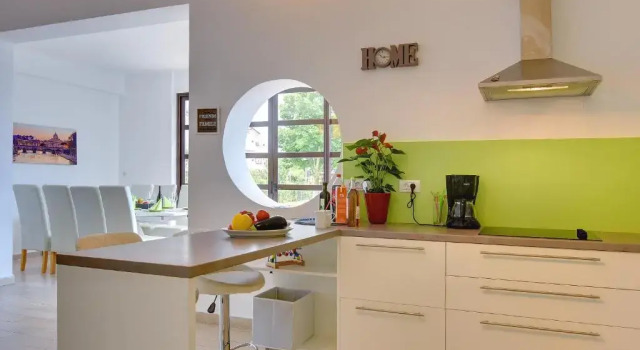 Villa Andrija Family Dream with heated pool at the sea with beautiful garden, outside cinema and kids playground, Reserva ahora Villa Hoteles en Fažana con piscina, Piscina
