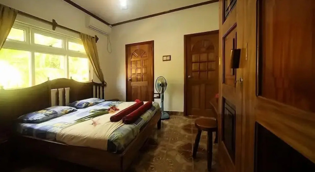 Omusee Guesthouse, Rezerwuj Pensjonat Hotele w Praslin Island z wyżywieniem, Półpełne / Pełne wyżywienie