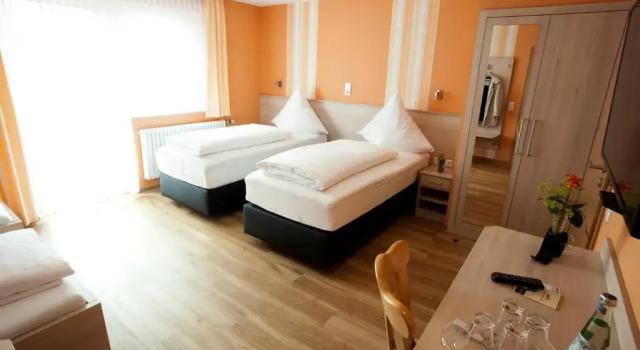 Четырёхместный номер Standard с балконом Haus Hubertus