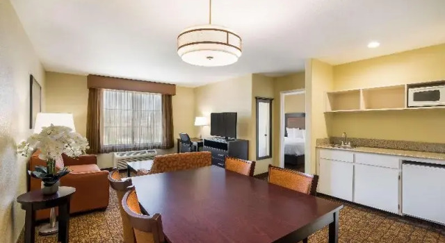 Четырёхместный люкс Best Western Escondido Hotel