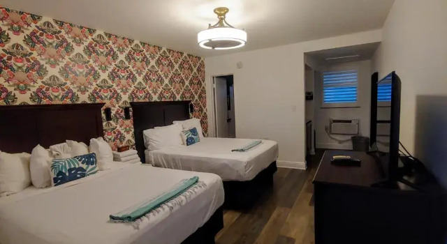 Четырёхместный номер Standard с видом на бассейн Tahitian Beach Resort