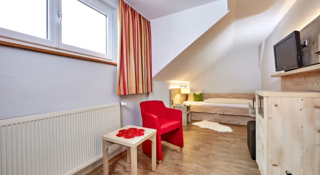 Одноместный номер Standard с балконом Zum Turm - Apartments und Gästezimmer