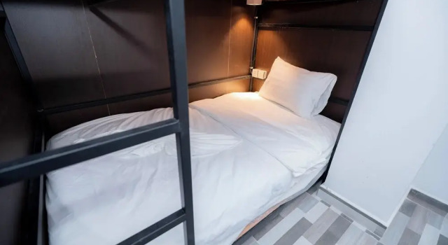 Кровать в общем номере Bona Hotel