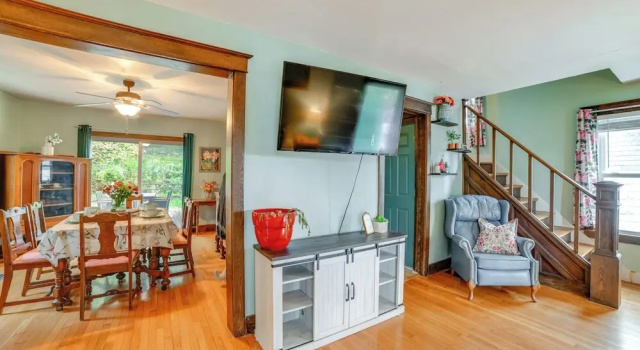 1 Mi to Dtwn Binghamton: Pet-friendly Home w/ Deck, Boek Vakantiehuis Binghamton New York State