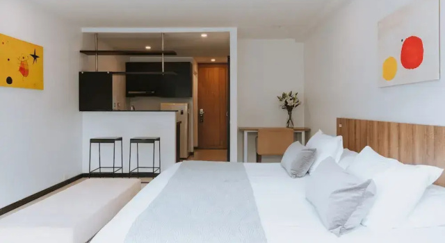 Travelers Orange Suites