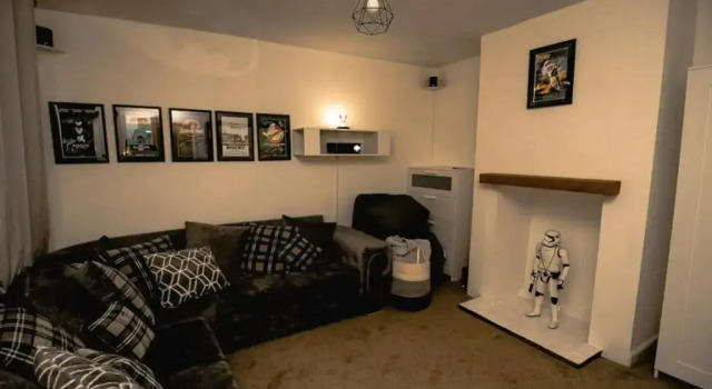 Коттедж Large Stunning City Centre House With Cinema Room