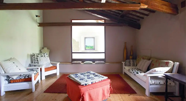 Lacrimarte, Rezervovat Hotel  