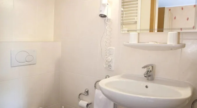 Трёхместный номер Standard Haus Hubertus