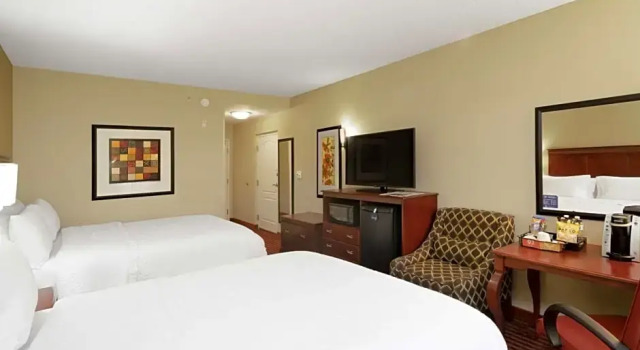 Четырёхместная студия Premium Hampton Inn Covington, GA