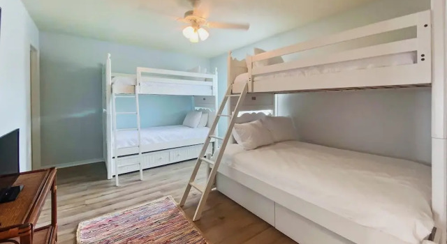 On the Beach - 2 Br townhouse by RedAwning