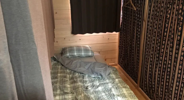 Кровать в общем номере (мужской номер) Guesthouse Coco Garage