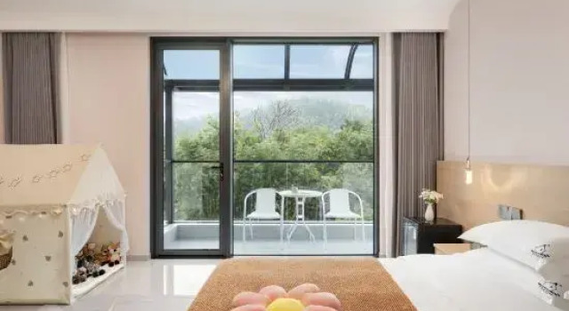Семейный люкс с балконом Anji Yitong·YiTong Parent-child Light Luxury Designed Vacation Boutique Homestay.