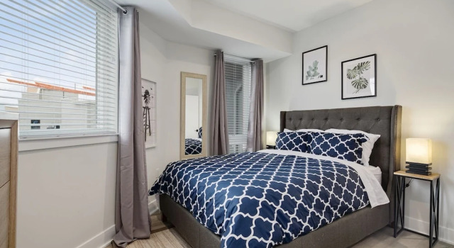 Bright 3 Bedroom + Rooftop Views