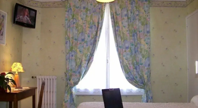 Hôtel La Pocatière, Book Hotel Hotels in Manche with Breakfast, Breakfasts