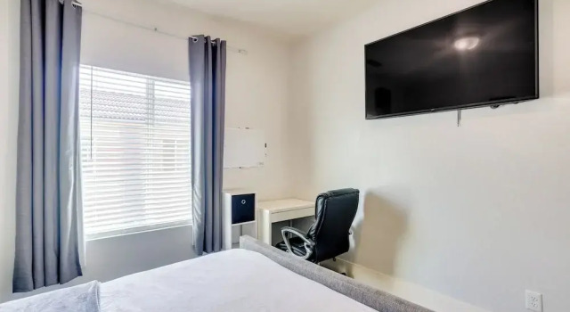 Fresno Home w/ Grill - 9 Mi to Downtown, Buchen Sie Hotel SPA-Hotels in Fresno, SPA