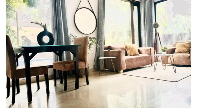Bluo 3Bhk - Dlf Galleria - Bathtub, Balcony