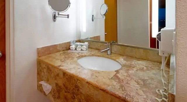 Четырёхместный номер Standard Holiday Inn Express & Suites Irapuato