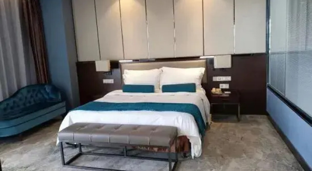 Люкс Business Xinhua International Hotel (Tianjin Airport)