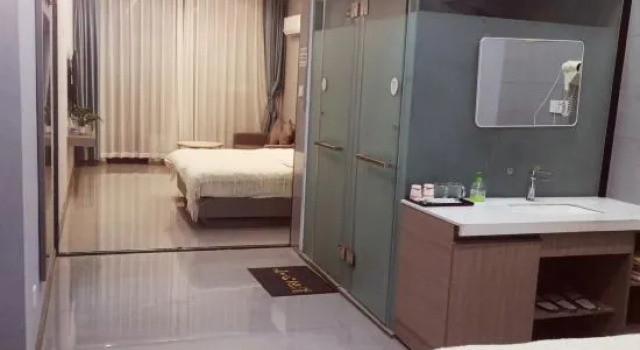 Семейный люкс Мансарда с балконом и с видом на море Haipan Taosheng Hotel Dali Shuanglang