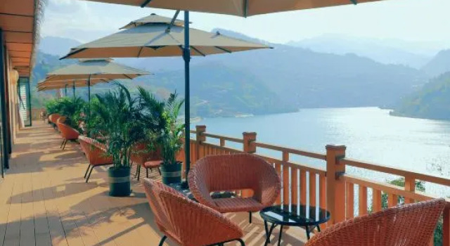 Middle Mountain Hotel, Забронировать Отель Чжаотун Юньнань