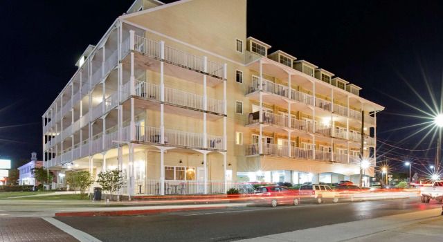 Кровать в общем номере Gateway Hotel & Suites Ocean City, an Ascend Collection Hotel