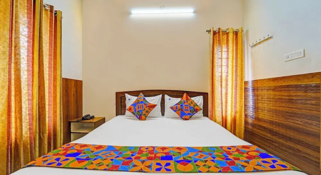 Номер Deluxe FabHotel Raja Residency