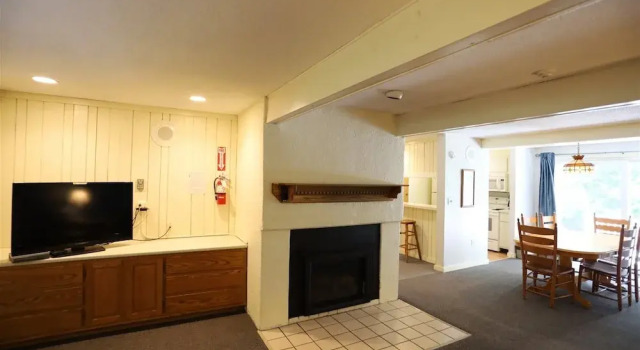 Inns of WV 101, 2bd, Waterville Valley, Varaa Hotelli Hotellit New England uima-altaalla, Uima-allas