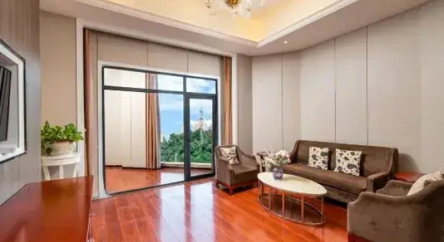 Люкс Deluxe Malata Carrey International Hotel (Wuhan Textile University tanxinpei Park Subway)