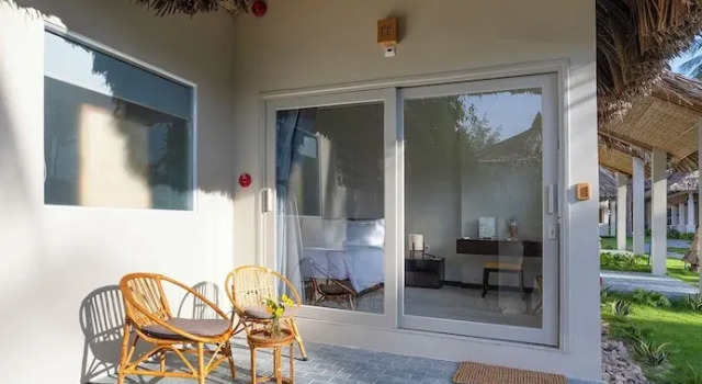 Бунгало Deluxe Coco Cottage Beachfront Resort