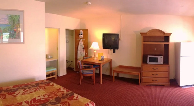 Четырёхместный номер Standard Hawaii Motel