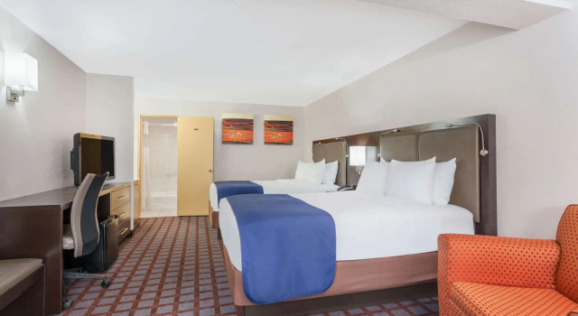 Days Inn by Wyndham Woodbury Long Island