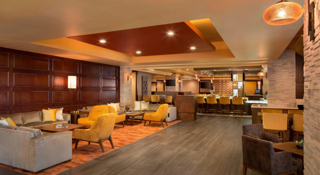 Monterey Marriott, Забронировать Отель Монтерей Виноградники Монтерей, рядом с Спортивный центр Monterey