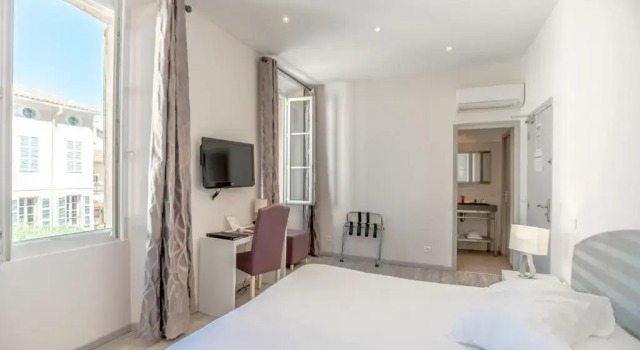 Номер Comfort Hotel Les Palmiers