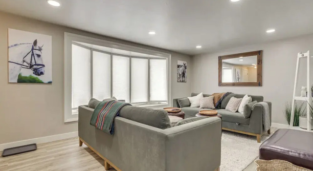Коттедж 3 Blocks to Lambeau Field! Bright Home w/ Yard