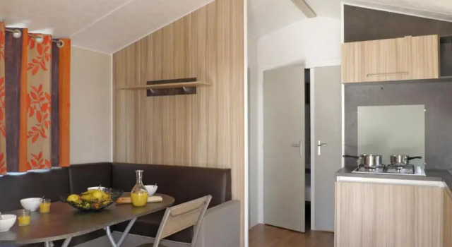 Кровать в общем номере с 3 комнатами Camping Le Bellevue