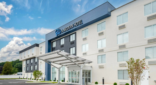 Clarion Hotel West Springfield, Varaa Hotelli Hotellit New England uima-altaalla, Uima-allas