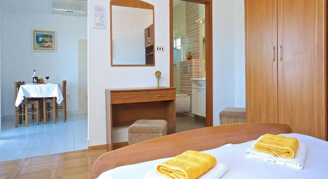 Vibo - Parking and Barbecue - A3 Vinka 3, Prenota Hotel Jelsa 