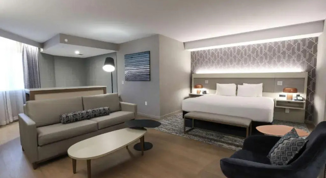 Люкс Radisson Plaza Hotel at Kalamazoo Center