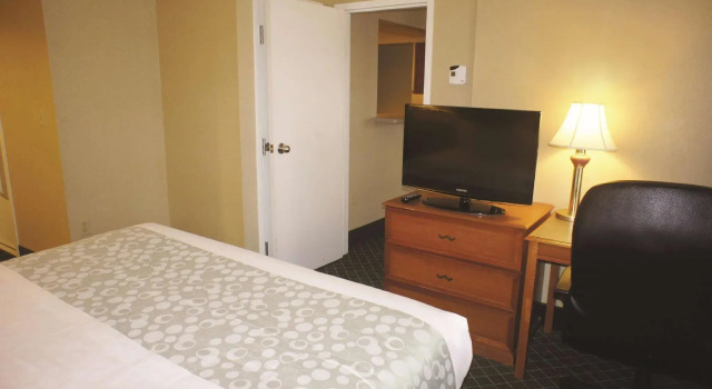 Люкс Deluxe Comfort Inn Boston Milford